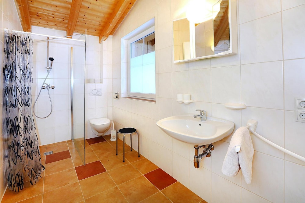 Classic Apartment, 4 Bedrooms photo 2