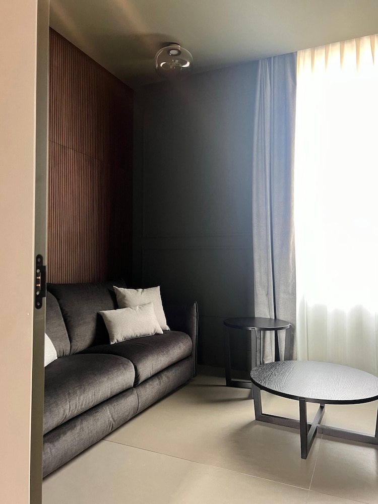Deluxe Suite - Photo 3