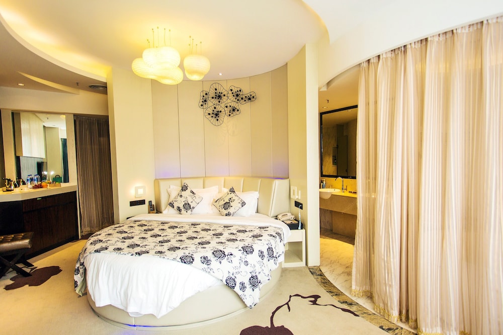 Romantic Room (Round Bed) photo 2