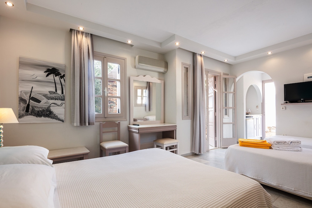 Aegean Quadruple Room with Terrace & Sea View photo 1