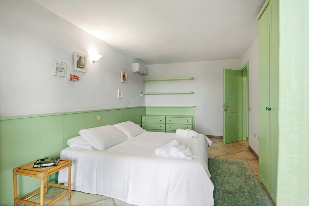 Deluxe Room, Pool View