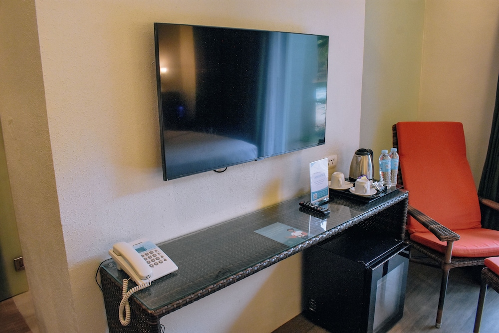 Deluxe Room (Deluxe Double Room with Shower) - Photo 2