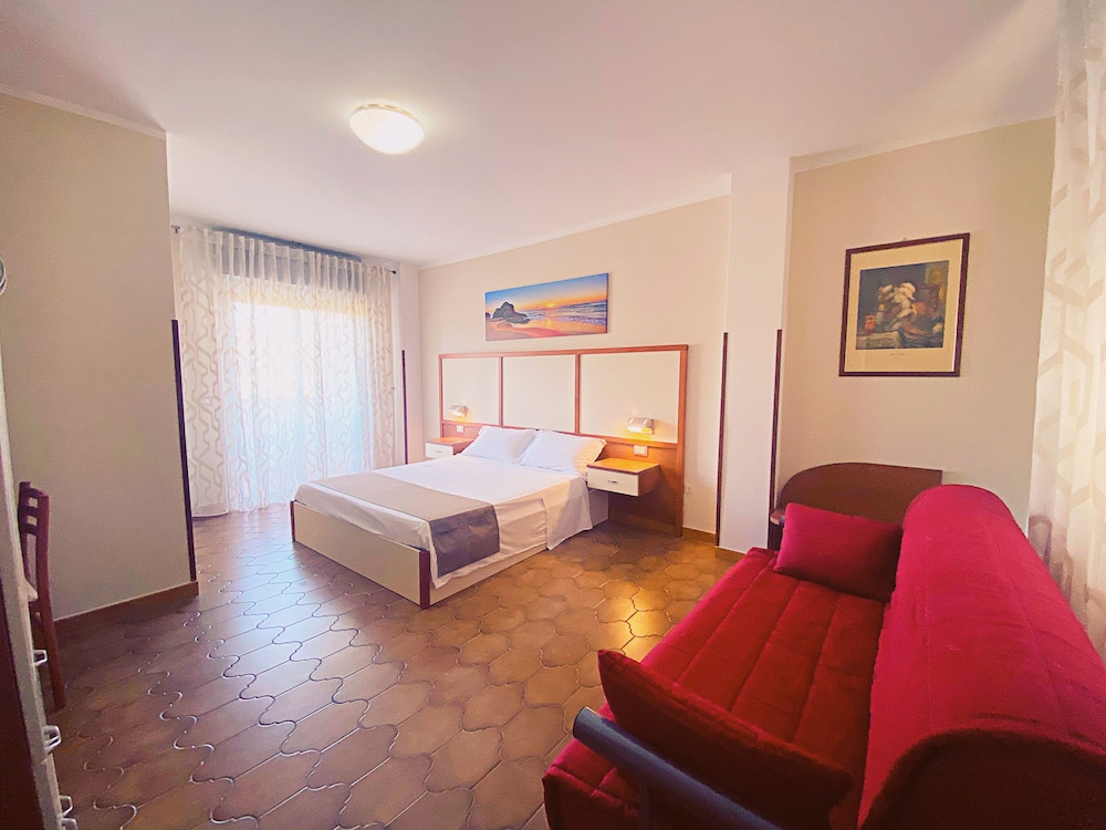 Standard Quadruple Room, 1 Double Bed with Sofa bed