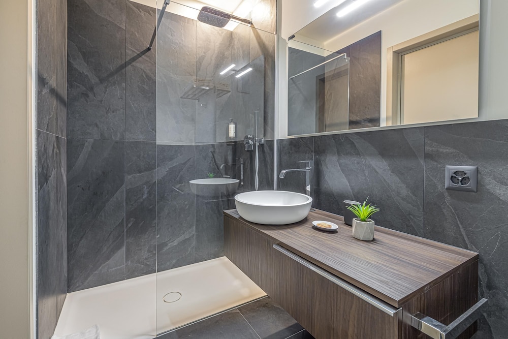 Family Apartment, Multiple Bedrooms (ICON H Lugano 405 Suite Business)