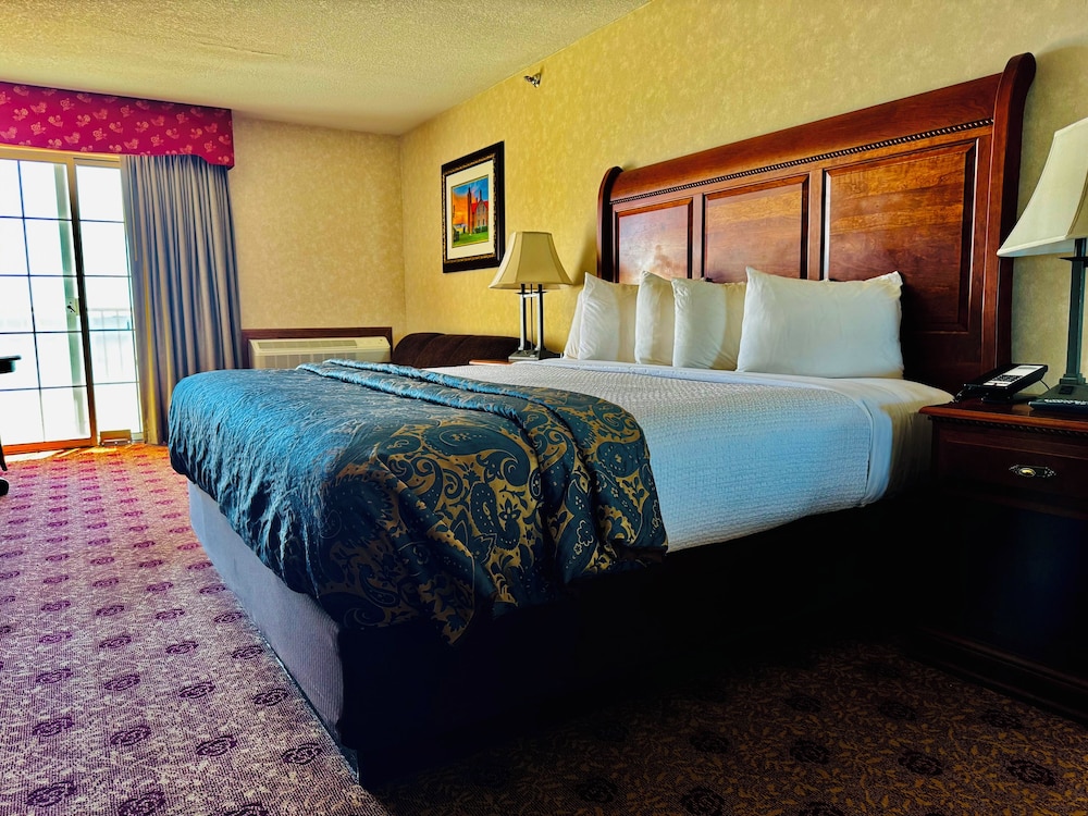 Elite Room, 1 King Bed and 1 Queen Bed - Photo 9