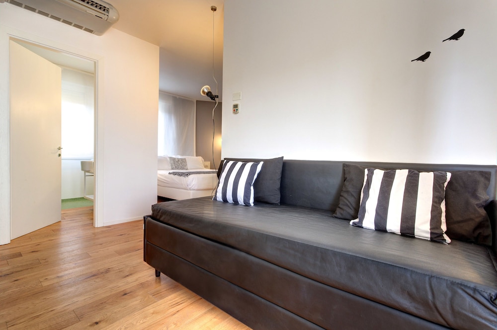 Deluxe Quadruple Room - Photo 13
