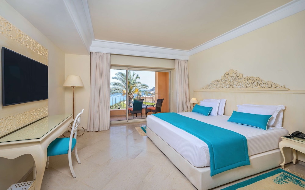 Deluxe Room, 1 King Bed - Photo 2