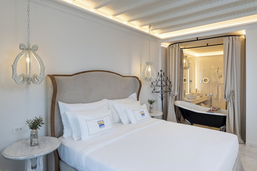 Signature Junior Suite with Sea View - Photo 2