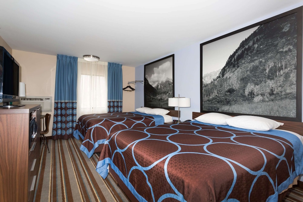Room, 2 Queen Beds, Non Smoking, Ground Floor (First Floor) - Photo 1