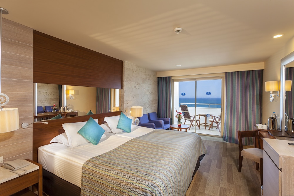 Standard Single Room, Partial Sea View