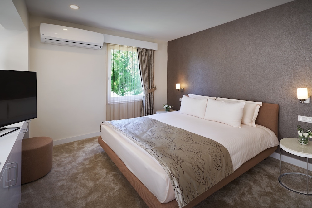 King Suite - Photo 3