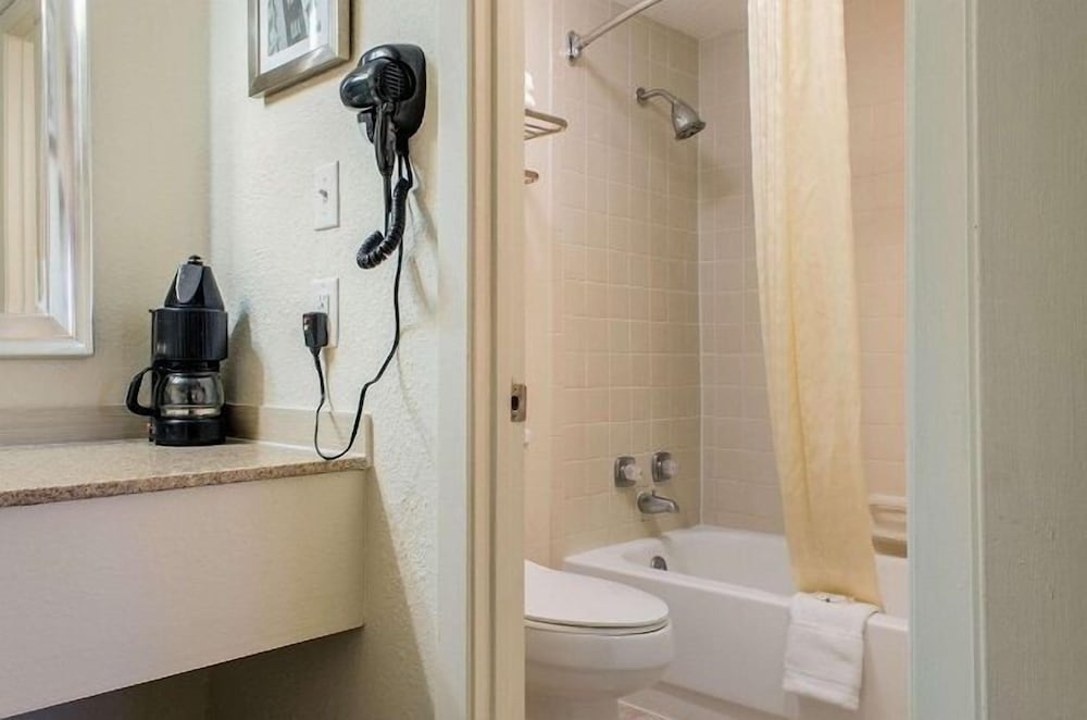 Standard Double Room, 2 Double Beds, Non Smoking - Photo 3