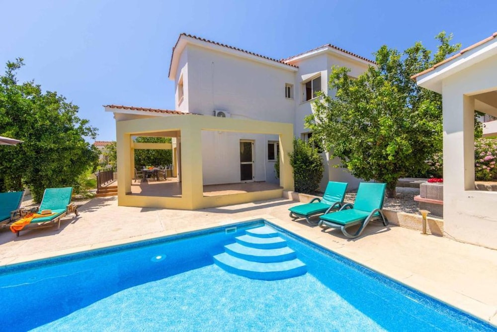 Villa photo 2