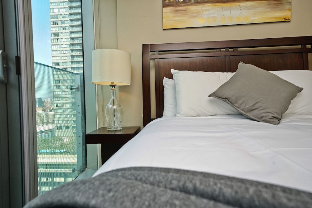 Classic Condo, 2 Bedrooms, Non Smoking, City View