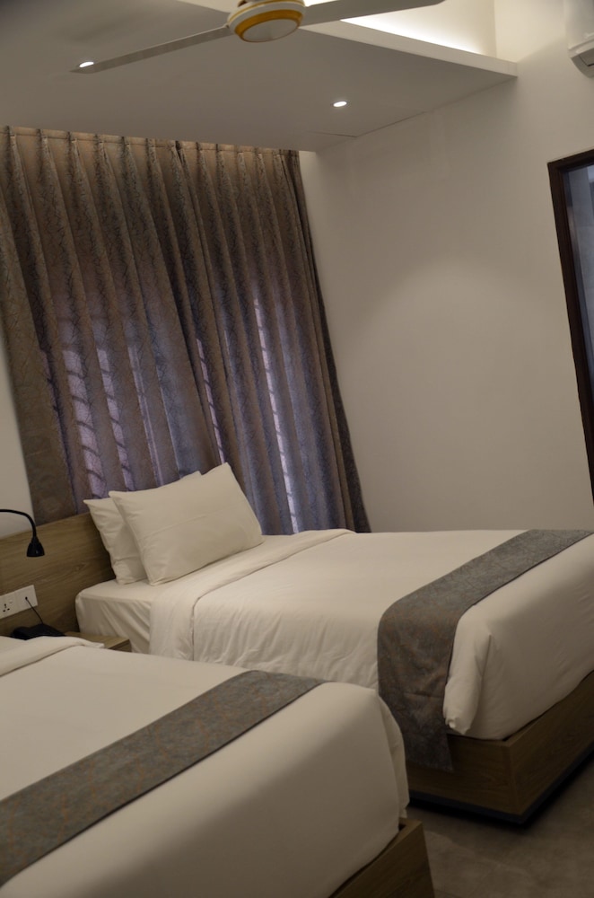 Deluxe Twin Room - Photo 3