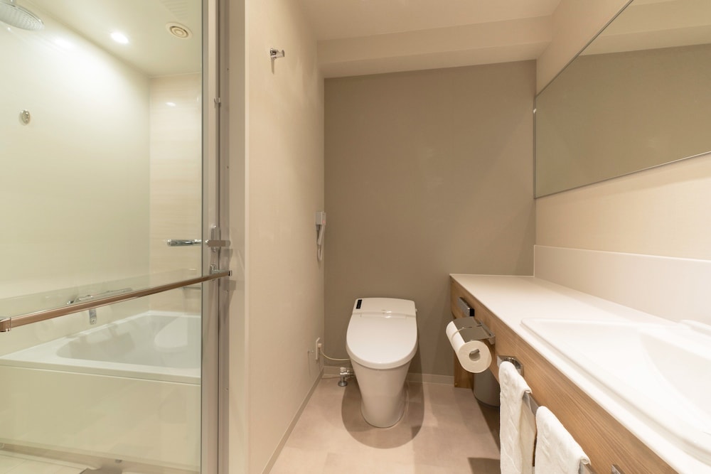 Premier Twin Room, Non Smoking (2 semi-double beds) - Photo 9