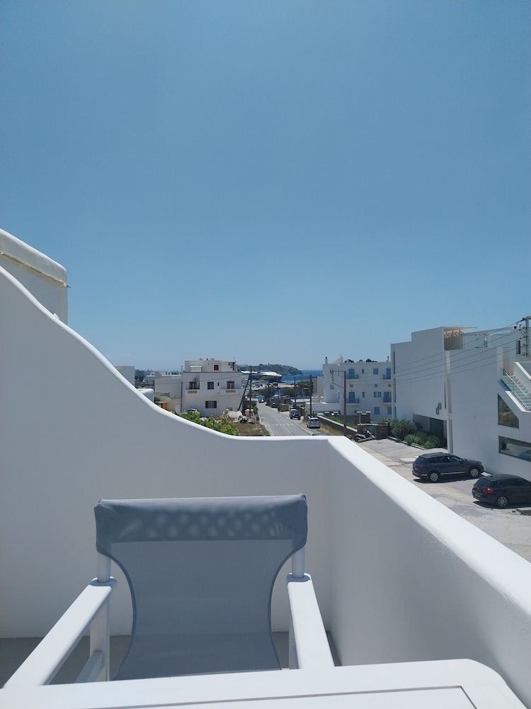 Standard Twin Room, Partial Sea View photo 3