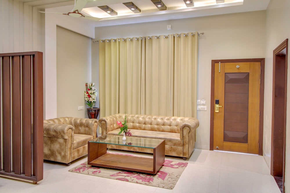 Deluxe Room - Photo 8