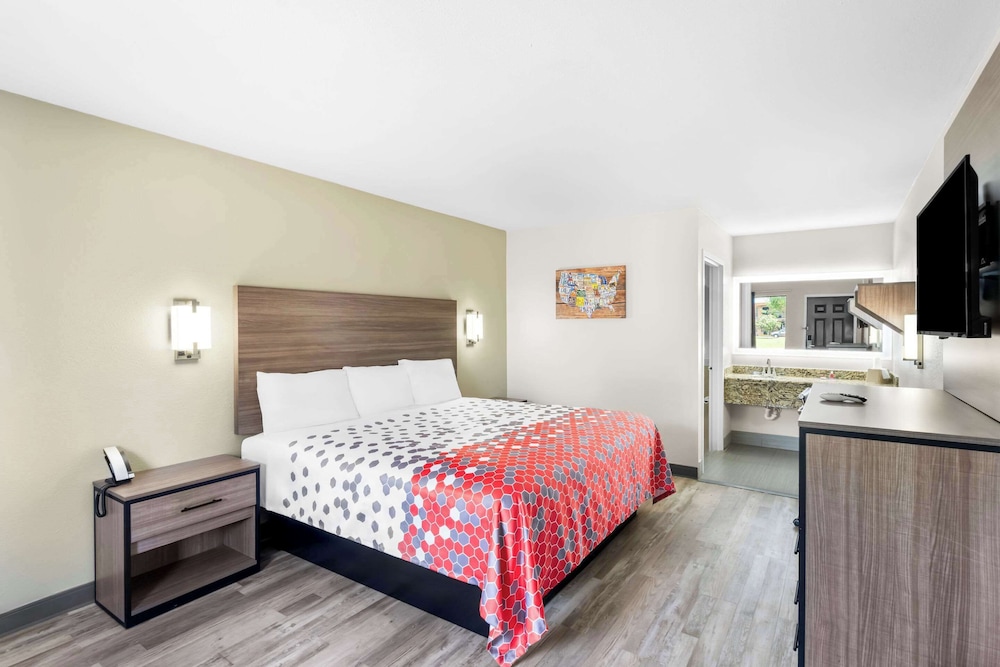 Standard Room, 1 King Bed, Non Smoking - Photo 1