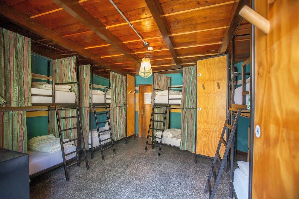 8 Bed Mixed Community Dorm
