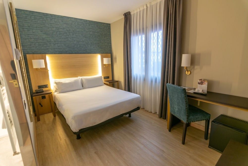 Economy Double Room Single Use (Single Use) - Photo 3