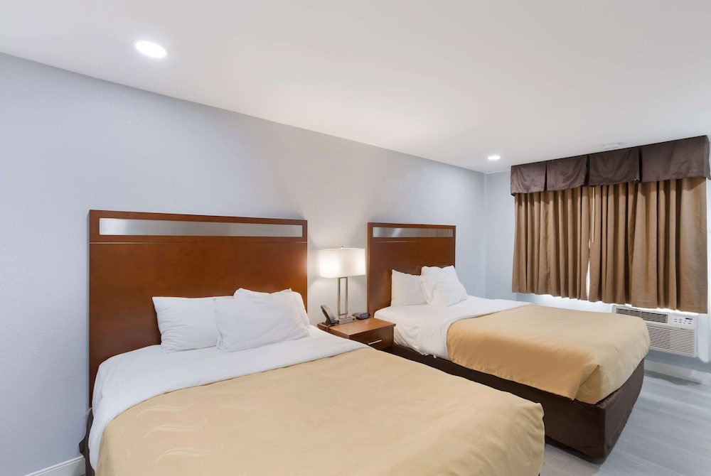 Standard Double Room, 2 Double Beds, Non Smoking - Photo 3