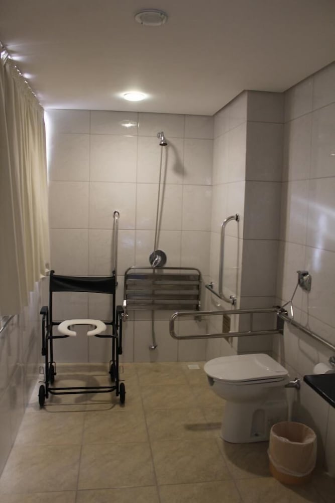 Deluxe Room, Accessible - Photo 7