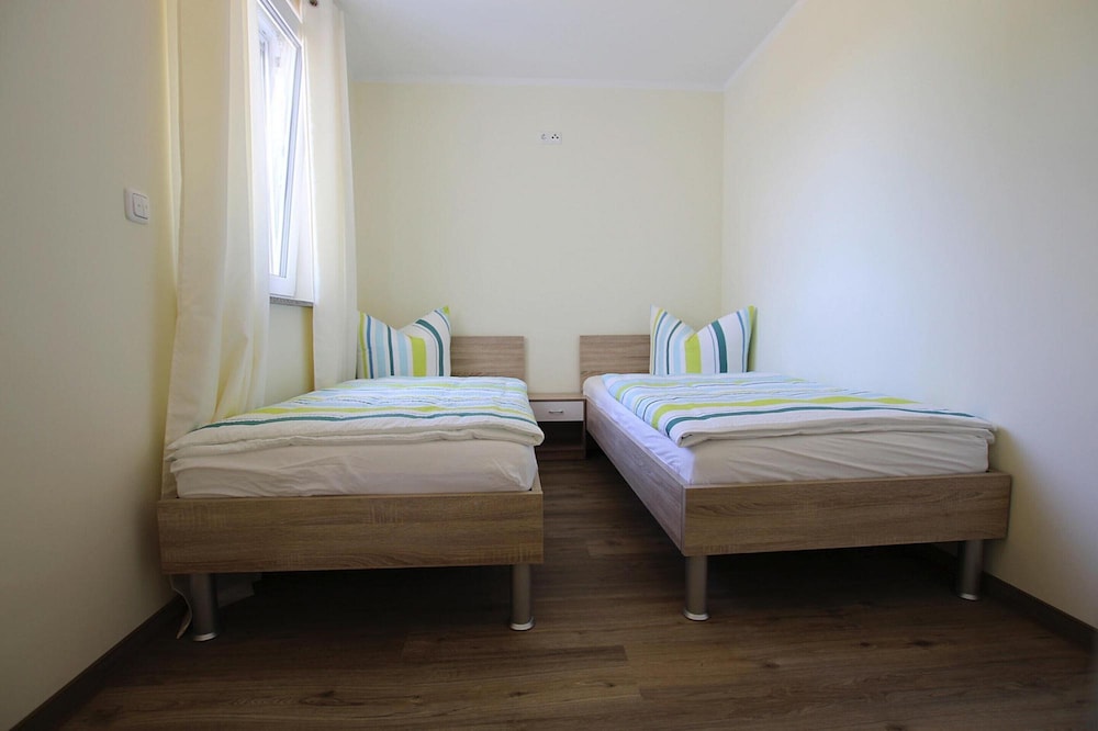 Comfort Apartment, 4 Bedrooms photo 2