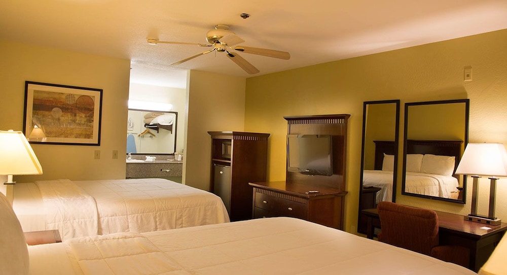 Standard Double Room, 2 Queen Beds photo 2