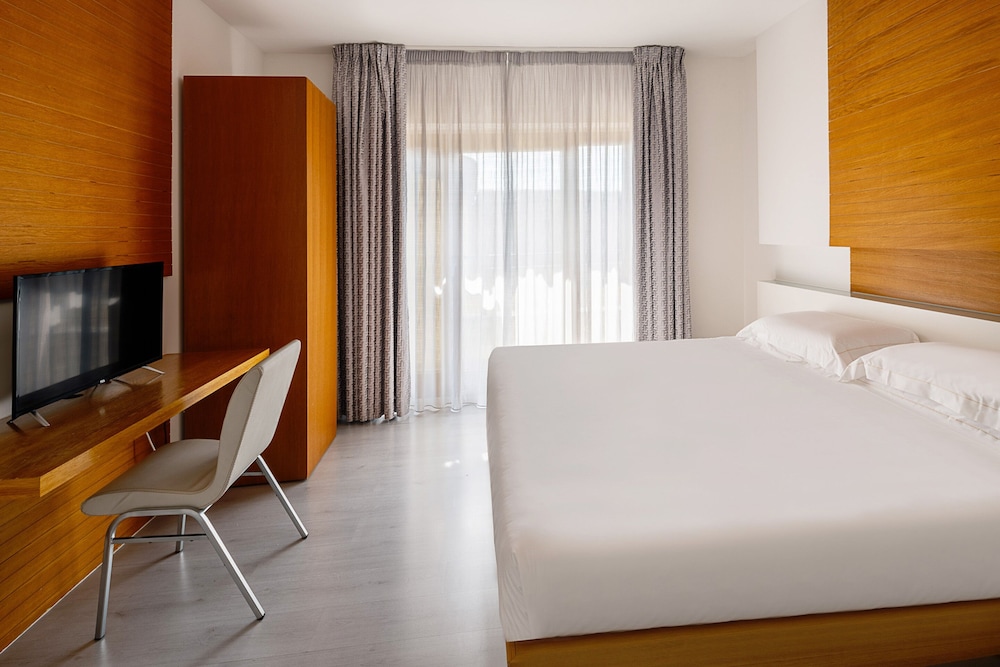 Deluxe Double or Twin Room - Photo 4