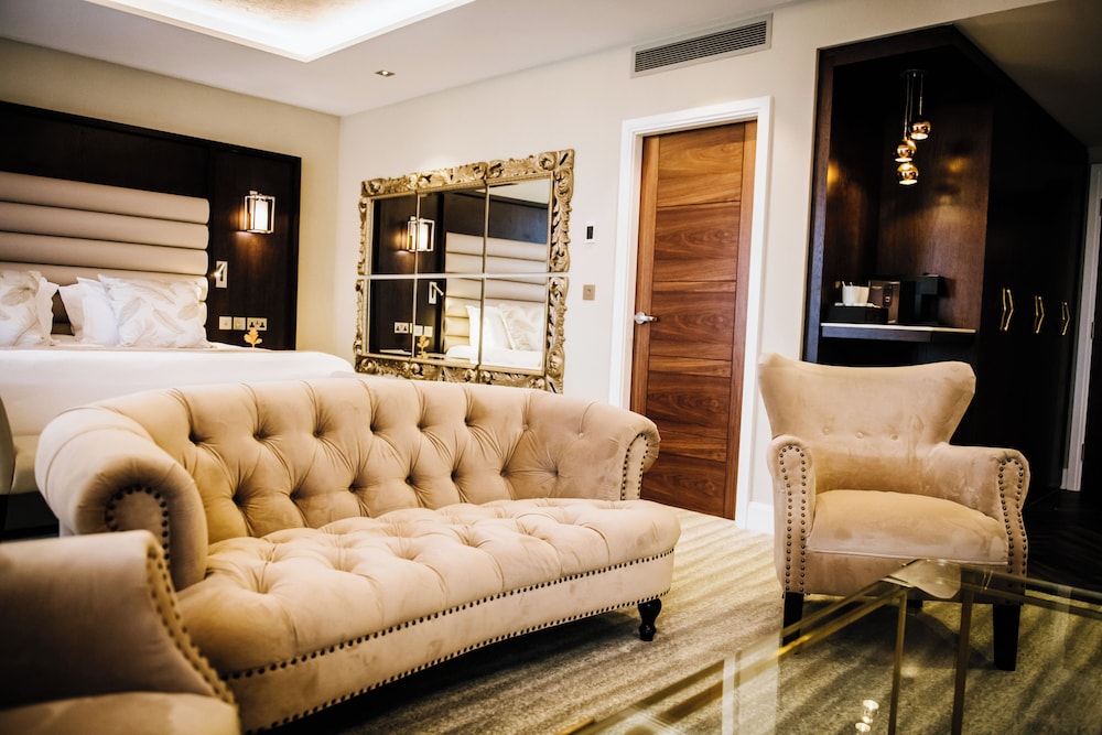 Superior Suite - Photo 2