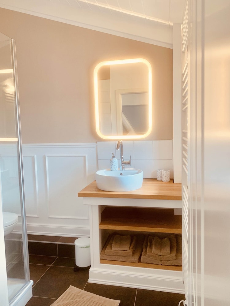 Suite (Blue) photo 2