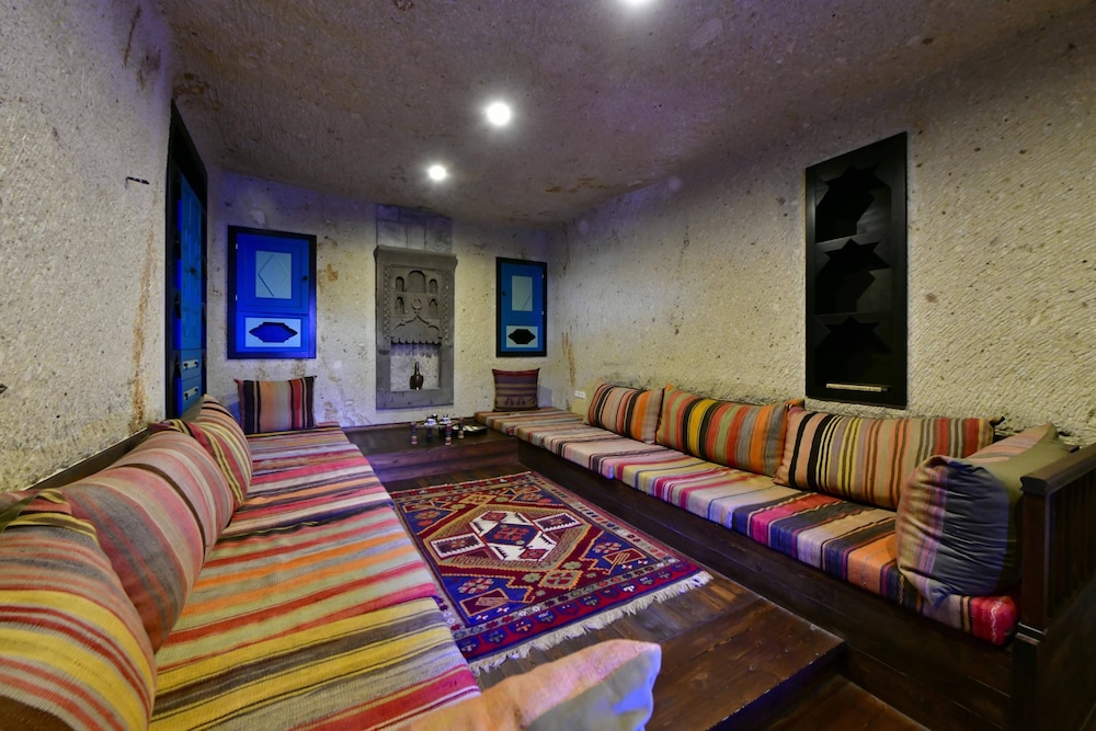 Deluxe Suite (Family) - Photo 2