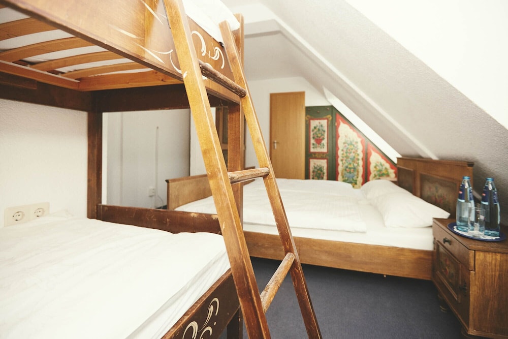 Basic Quadruple Room photo 2