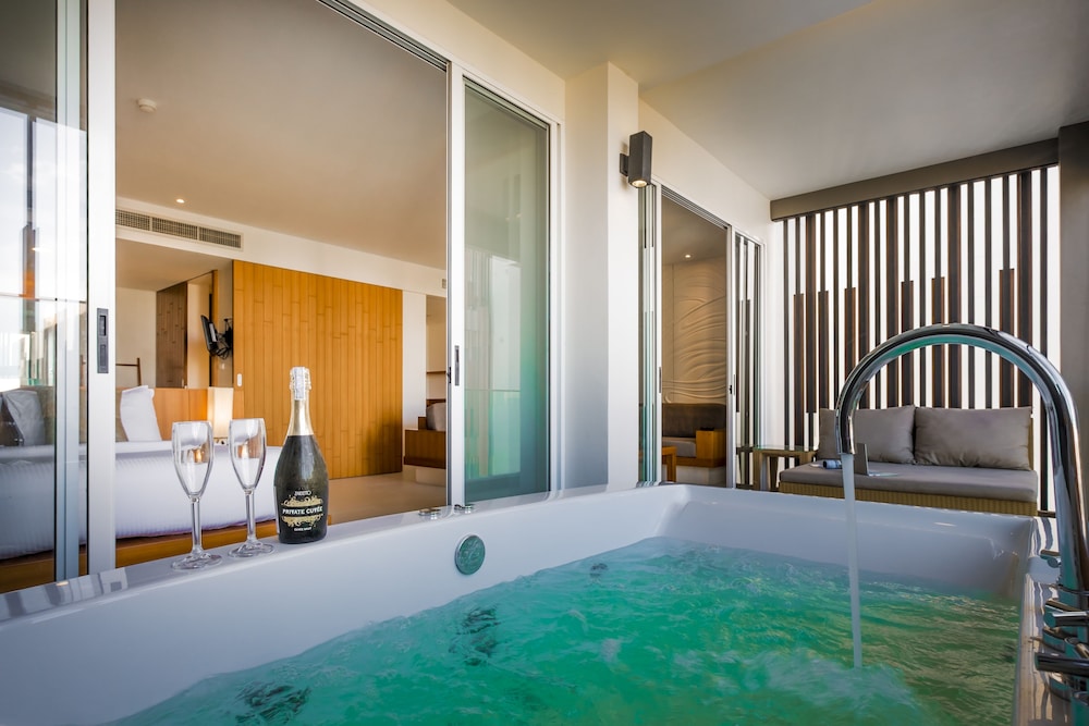 Jacuzzi Spa Suite (80 SQM.) photo 2