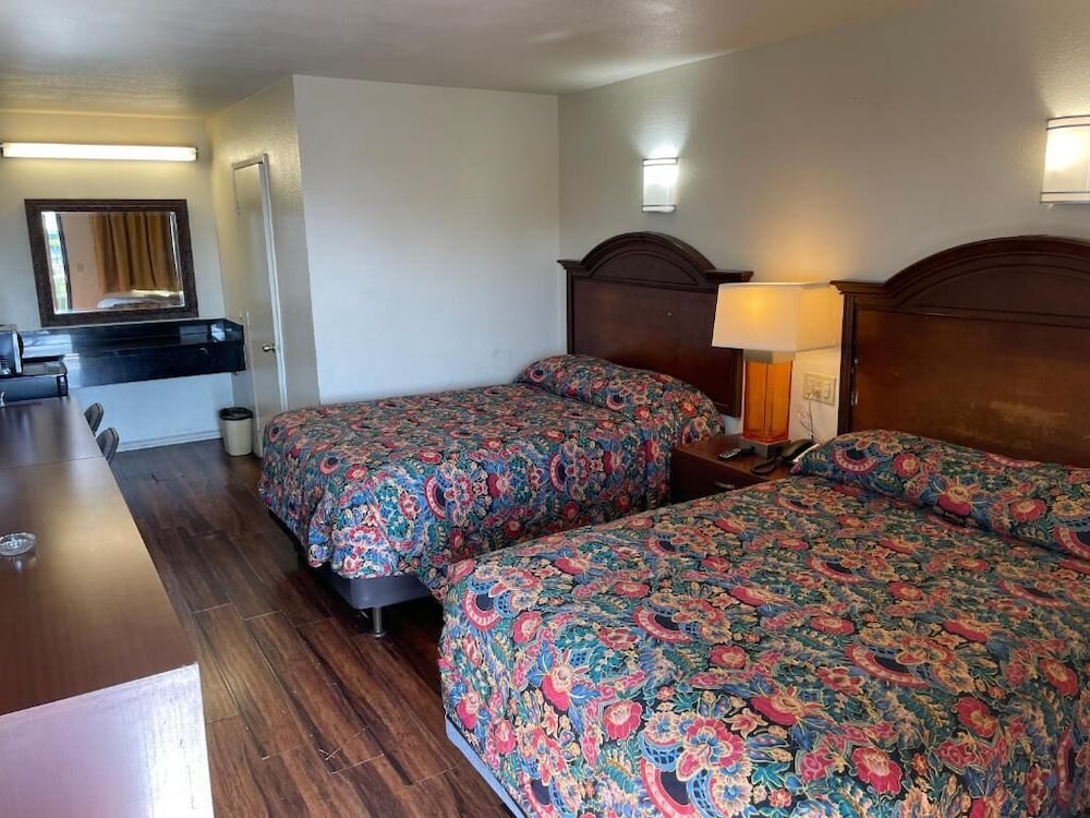 Double Room, 2 Double Beds, Non Smoking, Private Bathroom