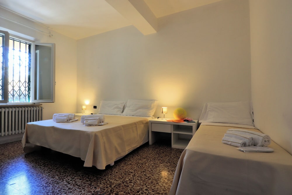 Family Suite, Non Smoking, Connecting Rooms photo 3