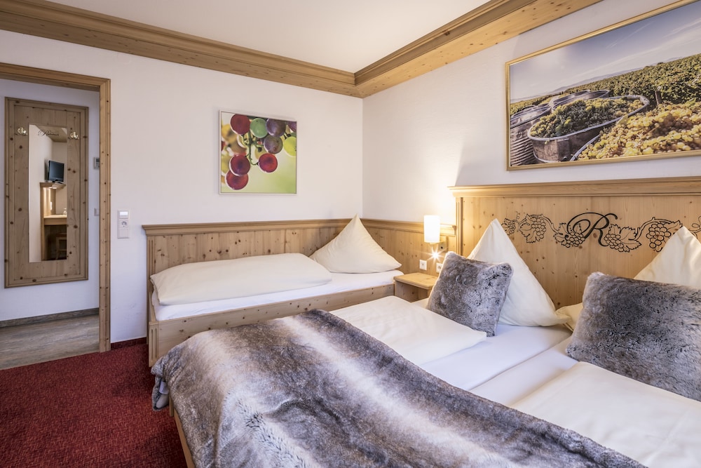 Superior Triple Room (Air-conditioning) photo 2