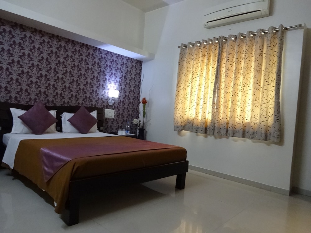 Deluxe Double or Twin Room - Photo 2