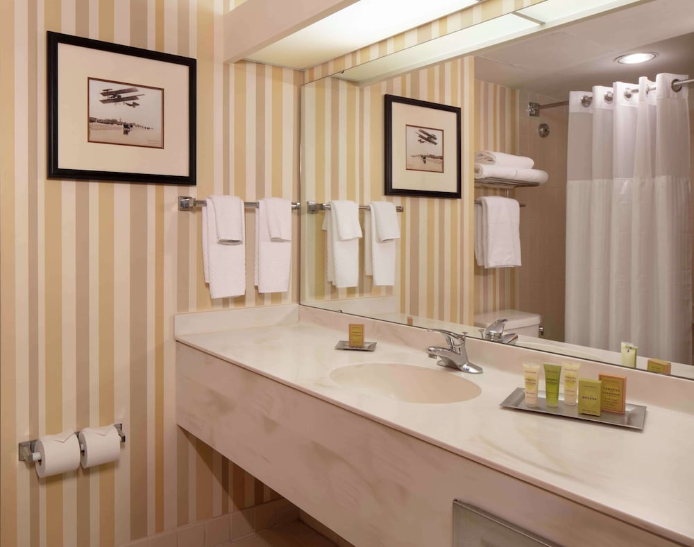 Deluxe Room, 2 Queen Beds (City & Sunset View) - Photo 4