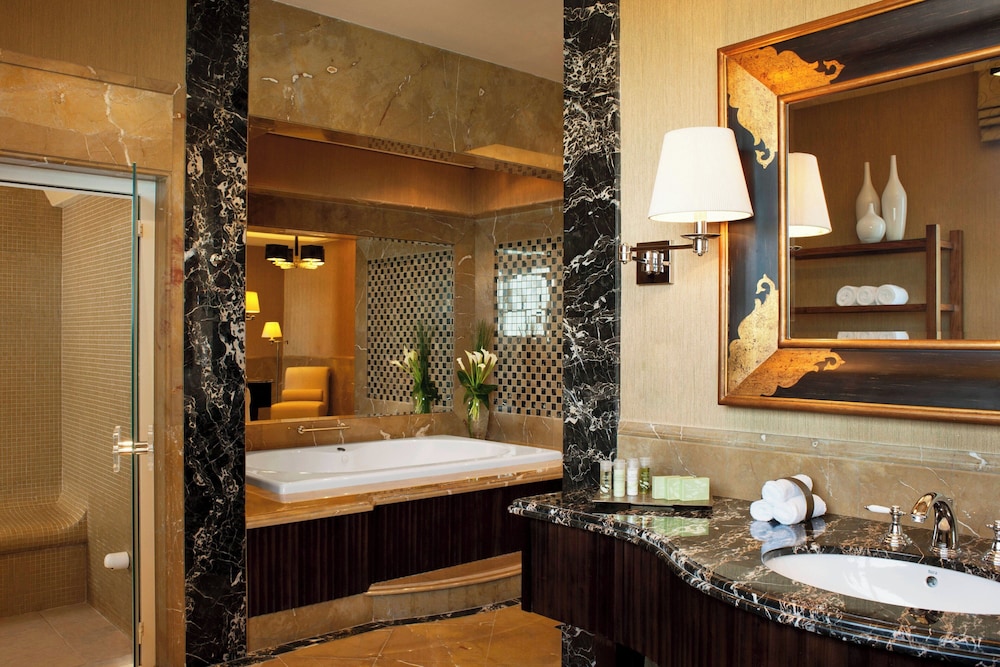 Grand Suite, 1 king Bed, Sea View, Dubai Airport Transfers, Club Lounge Access, Happy Hour — photo 3