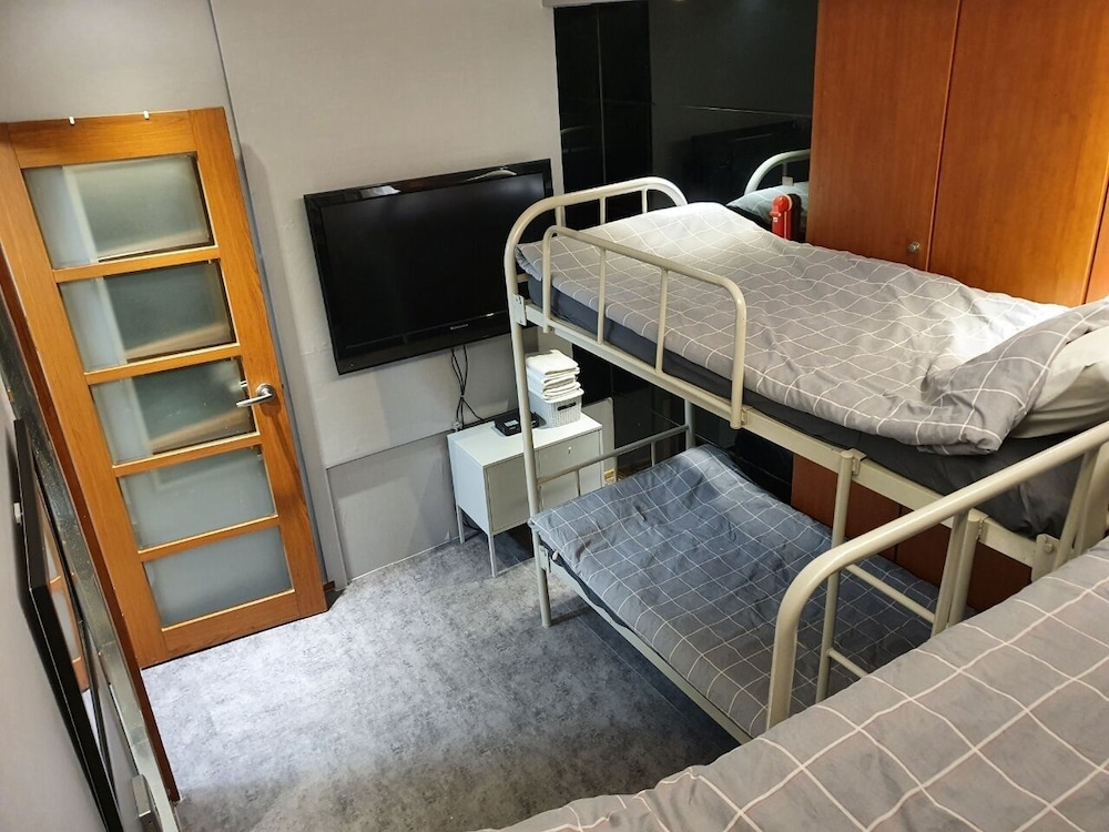 Quadruple Room - Photo 6