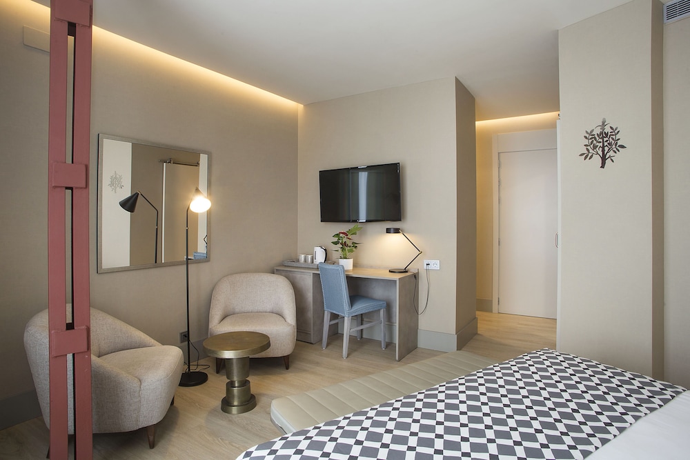 Deluxe Double Room - Photo 10