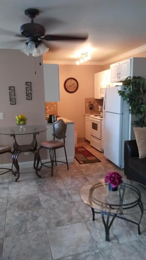 Basic Condo, 1 Bedroom photo 2