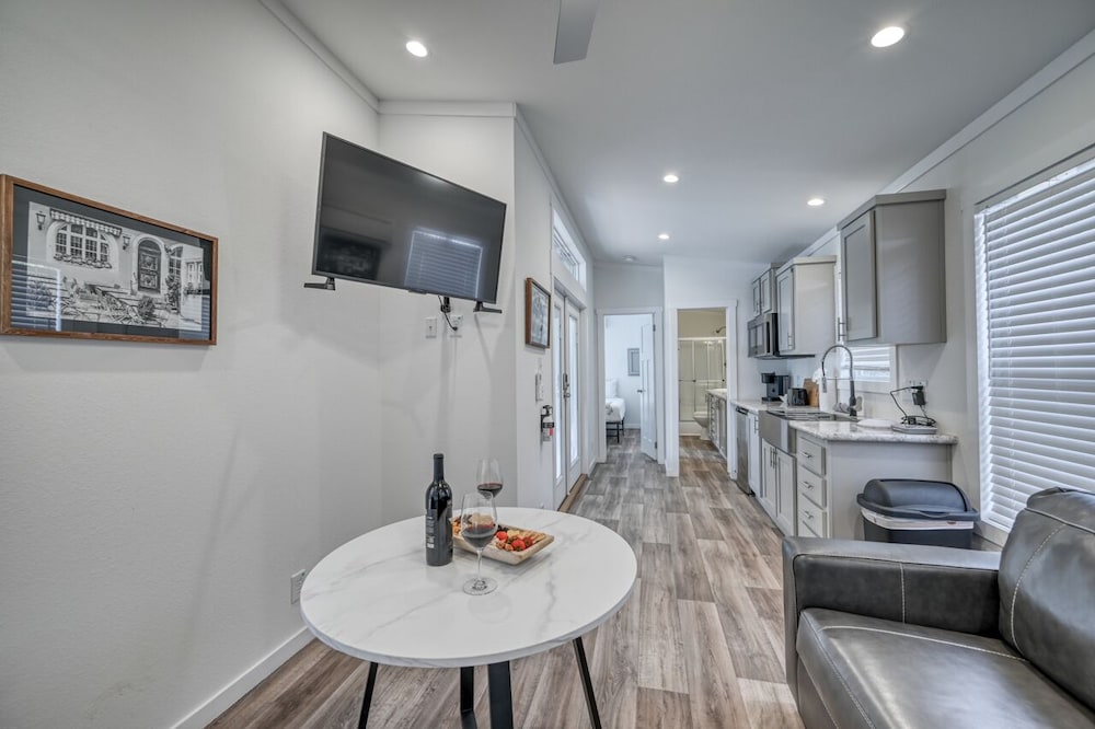 House, 1 King Bed, Patio (#19 3567 US 290 E) photo 1