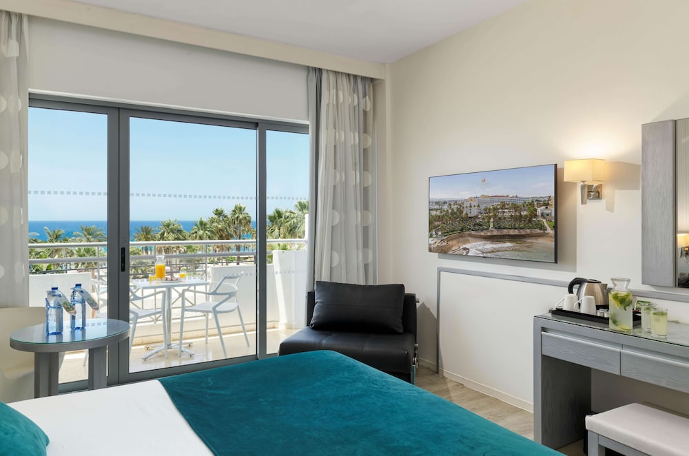 Double or Twin Room, Sea View - Photo 4