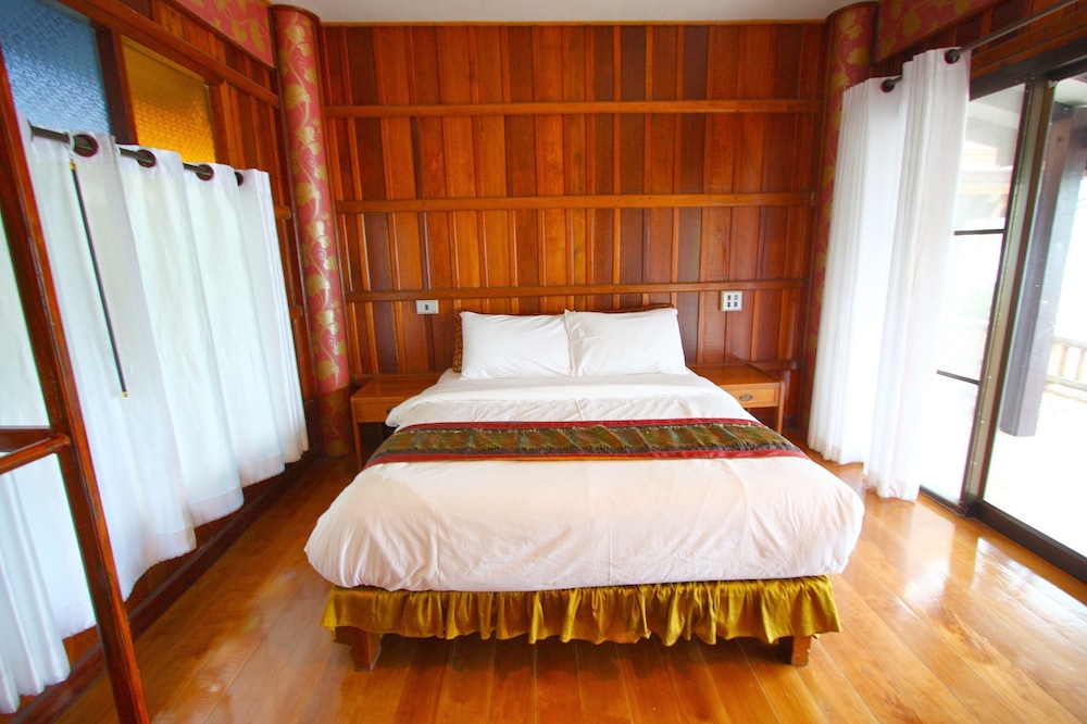 Deluxe Thai Villa Sea View photo 3