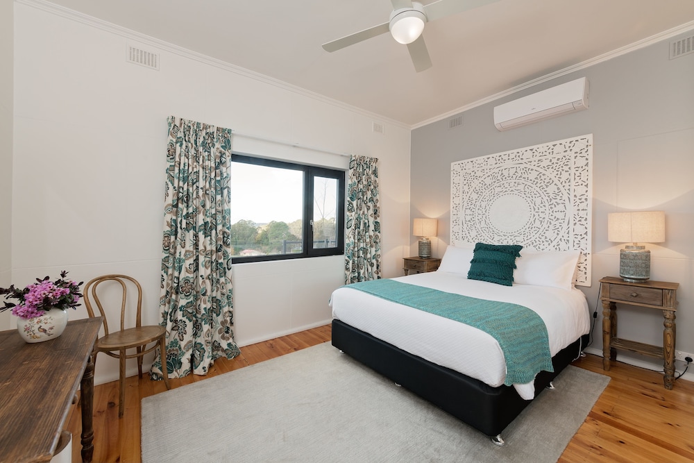 Self-contained House with 2 Bedrooms