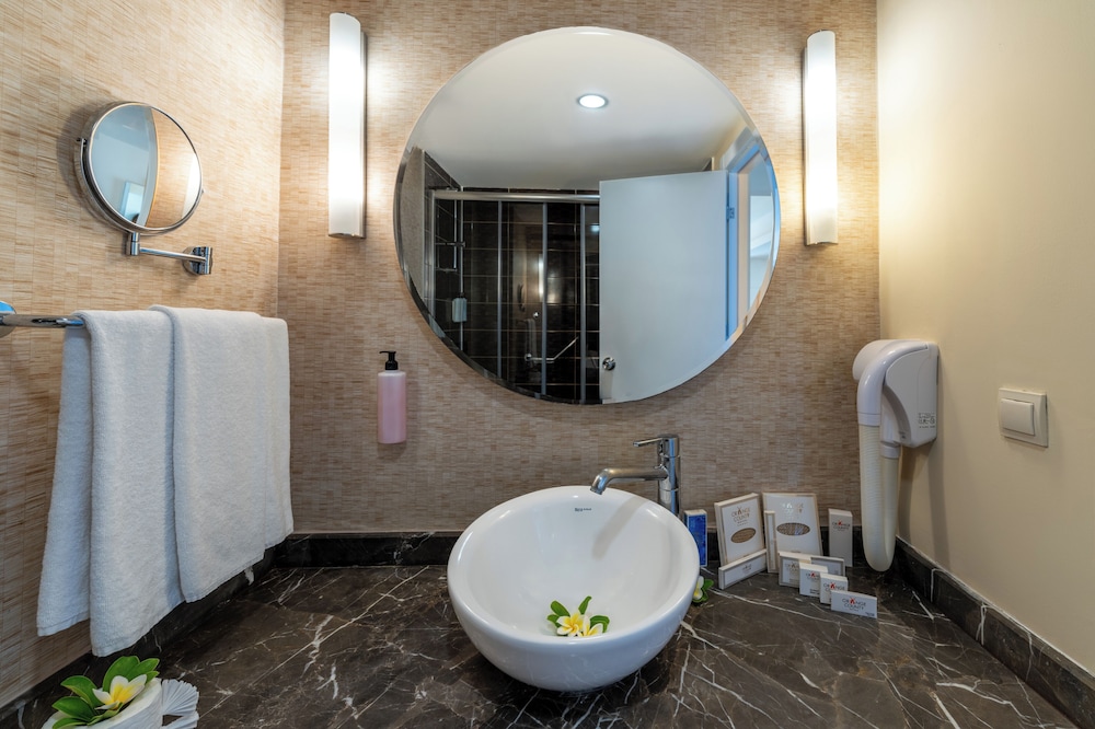 Standard Room (Sea & Pool side) With Non Alcoholic Drinks