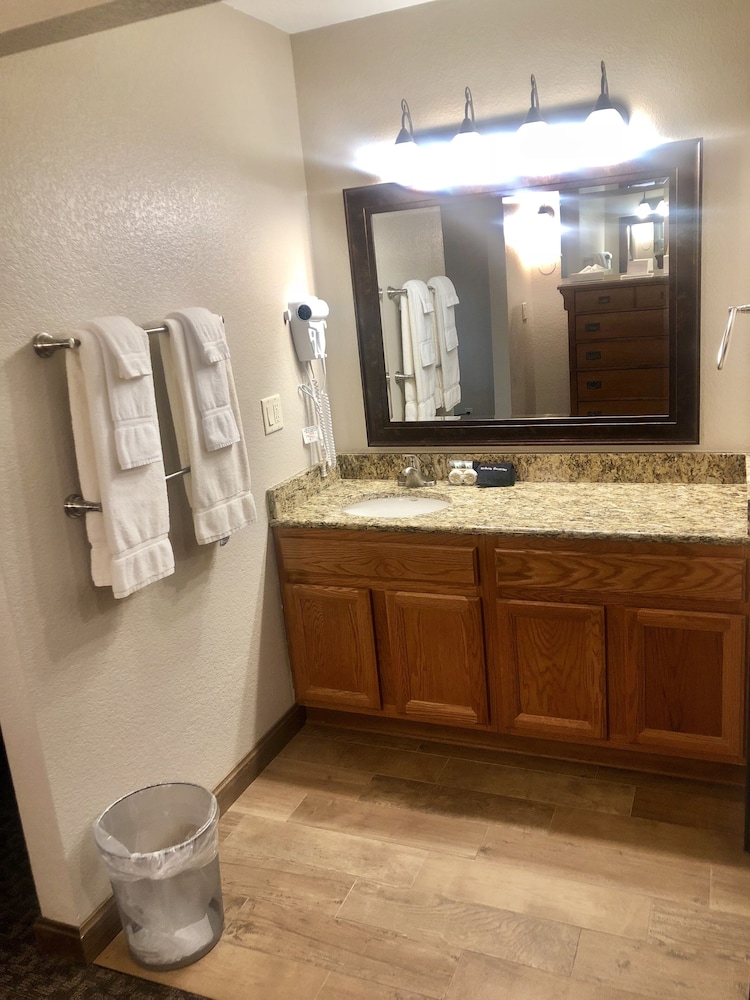 Oaks Lodge photo 3
